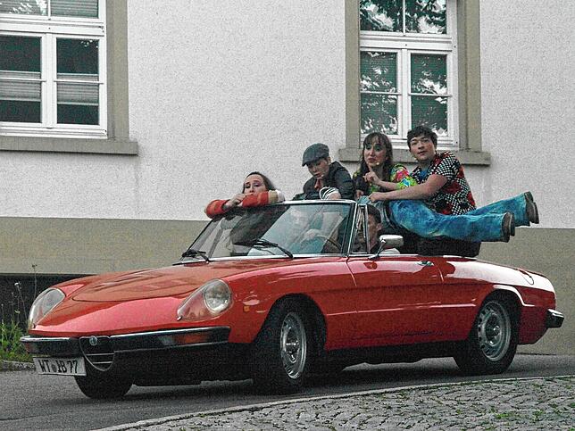 Der Alfa Romeo, das Heiligtum Gustavs. Mit ihm machen die Jugendlichen eine Spritztour.