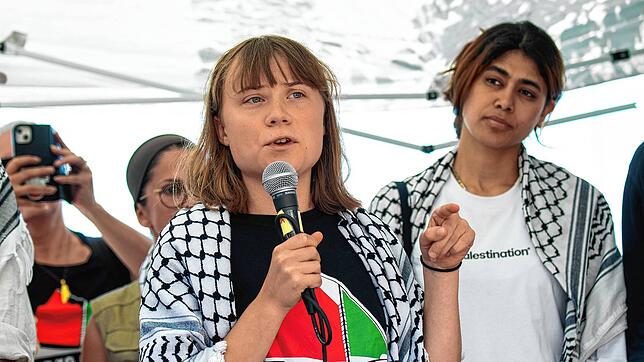 Die Klimaaktivistin Greta Thunberg und andere Aktivisten einer Menschenrechtsorganisation treffen sich vor ihrer Abreise in den Nahen ...