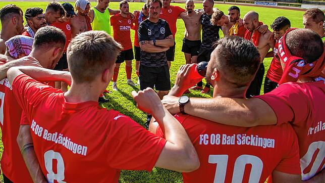 Zusammen stark: Der FC 08 Bad Säckingen ist nach der 0:4-Heimniederlage im Hinspiel klarer Außenseiter bei den SF Schliengen, wenn es am ...