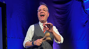 Peter Pfändler gab, wie versprochen, alles, um das Publikum zum Lachen zu bringen.