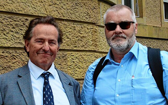 Dietmar Scherer (rechts) mit seinem Anwalt Joachim Cäsar-Preller beim Prozessauftakt im Juli am Landgericht Rottweil.