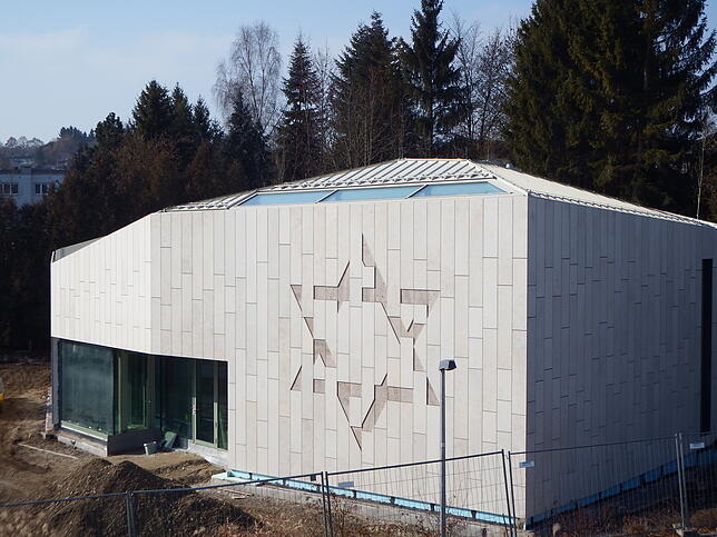 Die neue Synagoge von außen.