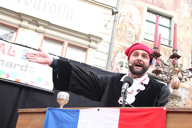 Simon Schafheitle fordert als Ankläger „Rübe ab!“.