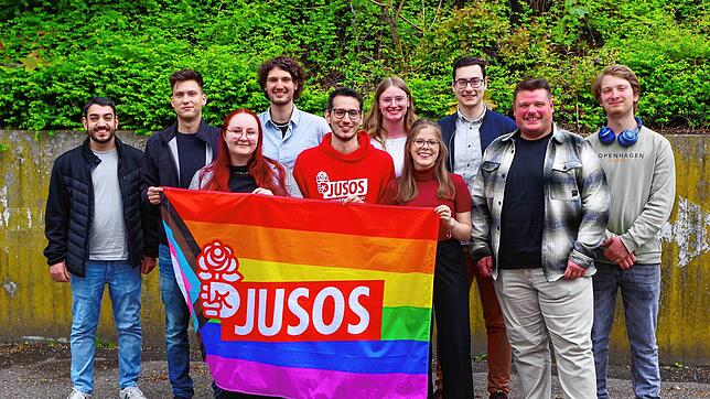 Der Vorstand und das Awareness-Team der Jusos Schwarzwald-Baar: von links Süleyman Karabacak, Marko Juric, Svenja-Maja Suttner, Luca ...