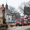 Die Vorarbeiten für das Multifunktionsgebäude am Weilerkapellen-Parkplatz laufen. Der Teil mit der Bushaltestelle wird in etwa dort ...
