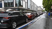 Eine Blechlawine rollt langsam Richtung Lago: So sieht es um die Mittagszeit am Schweizer Nationalfeiertag 2023 in Konstanz aus. Zu ...
