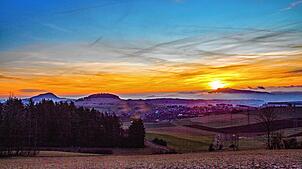 Sonnenaufgang über der Hegaulandschaft
