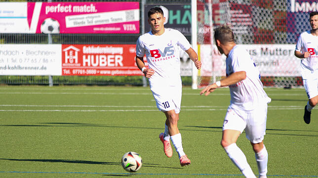 Zweifacher Torschütze: Abdul Ehad Demirdal (Mitte auf dem Archivfoto) traf doppelt für den FC Erzingen beim 4:1 gegen den SV 08 ...
