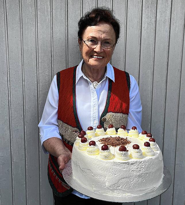 Anni Arnold und ihre berühmte Schwarzwälder Kirschtorte.