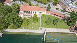 Das Rheinstrandbad in Konstanz aus der Luft: Diese Aufnahme von 2019 zeigt den Gebäudekomplex, die Liegewiese sowie die beiden Becken im ...