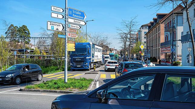Der Emmishofer Kreisel ist sehr stark frequentiert. Seine Sanierung bedeutet deshalb auch erhebliche Verkehrsbehinderungen.