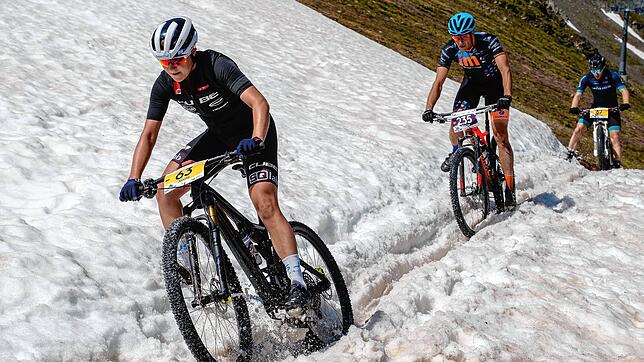 Im Schnee: Janine Schneider aus Klettgau-Bühl wurde hervorragende Dritte in der Frauen-Konkurrenz beim Engadin Bike Giro.