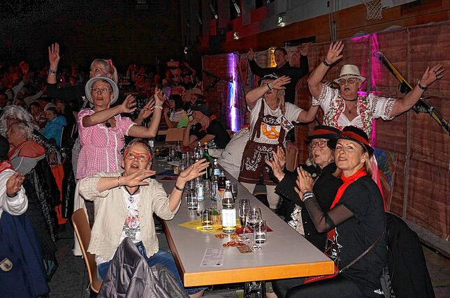Bild 22: Stimmung pur beim Düengemer Stadl