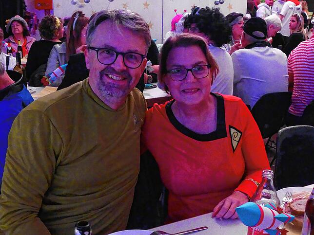Auch Oberbürgermeister Martin Gruner und Ehefrau Iris Dörffeldt kamen im passenden Outfit zum Kappenabend.