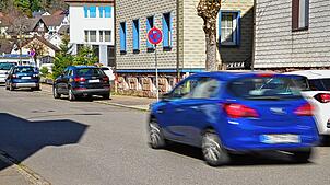 Aufgrund der Baustelle in der Sommerauer Straße hat der Verkehr in der parallel verlaufenden Luisenstraße deutlich zugenommen. Dort ...