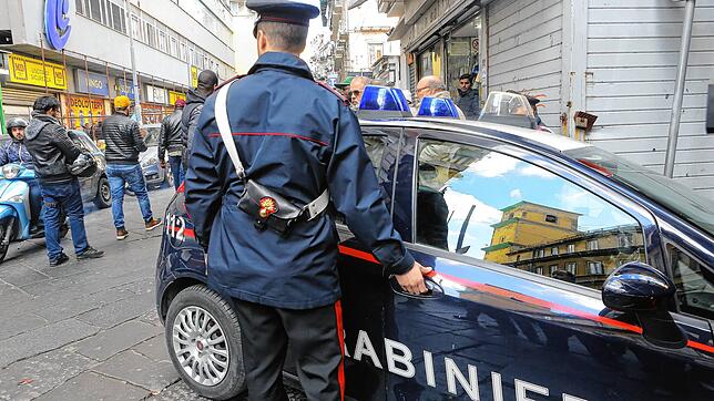 Immer wieder werden Carabinieri zum Tatort von Schießereien mit mutmaßlicher Mafia-Beteiligung gerufen, so wie hier in Neapel.