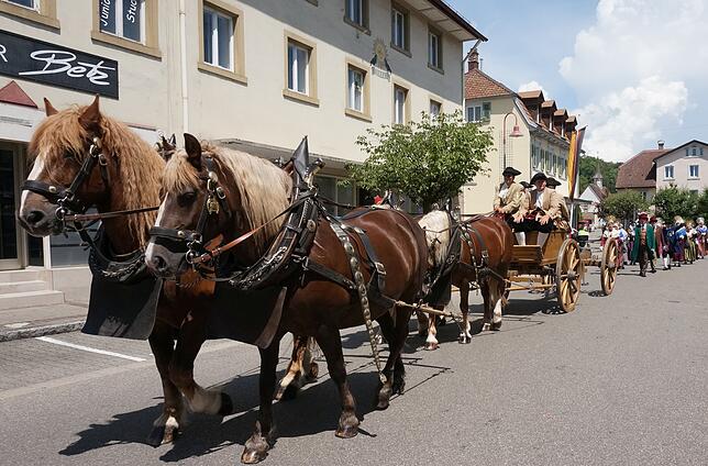 Bild 1: Schwyzertagsumzug in Tiengen 7.7.19