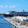 Die Zaandam beim Anlegemanöver am Port Everglades, dem Hafen in Fort Lauderdale in Florida, USA, wo das Schiff seine wochenlange ...