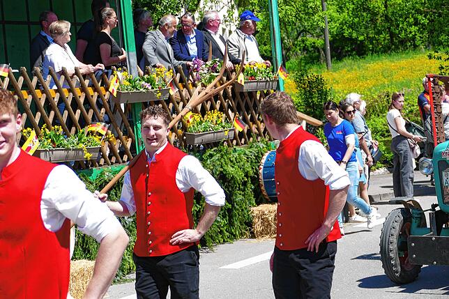 Bild 17: Scheunenfest 2025: Jubiläumsumzug und mitreißende Open Air Musik in Hüfingen-Sumpfohren