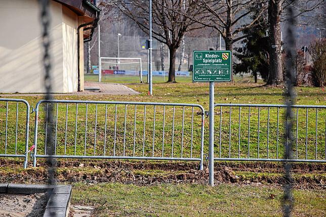 Bild 1: Der Spielplatz an der Winterspürer Lichtberghalle wird saniert &ndash; der Gemeinderat hat dem Kauf neuer Spielgeräte zugestimmt