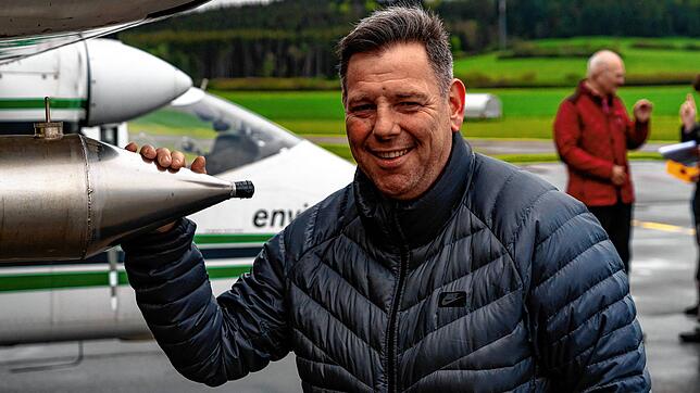 Der Hagelflieger der Region ist in Donaueschingen stationiert. Pilot Holger Miconi zeigt auf unserem Archivbild den ...