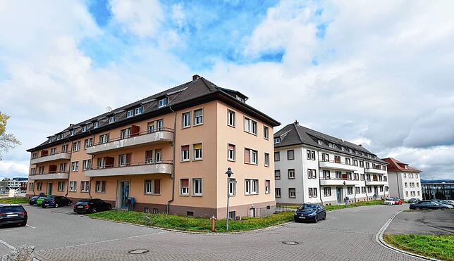 Ecke Hans-Thoma-Straße und Hansjakobstraße im Oktober 2020. Damals sind die Gebäude teilweise noch bewohnt.