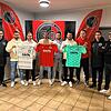 Zurück beim FC 08 Bad Säckingen: Trainer Ricardo Abrantes (links) freut sich, mit Sportchef Francesco Billeci (rechts) und Co-Trainer ...