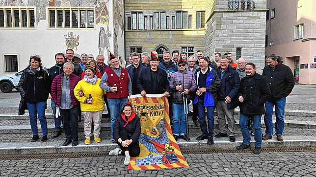 Zu einem Erinnerungsfoto versammelten sich Mitglieder der Fastnachtsgeselschaft Sipplingen, der Narrenzunft Überlingen, des Überlinger ...