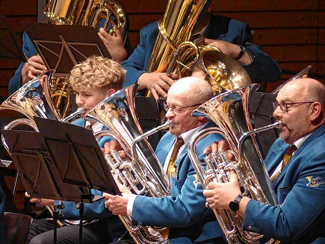 In der Feuerwehrkapelle fusionieren Instrumentalisten generationenübergreifend und schaffen so großartige Musik.
