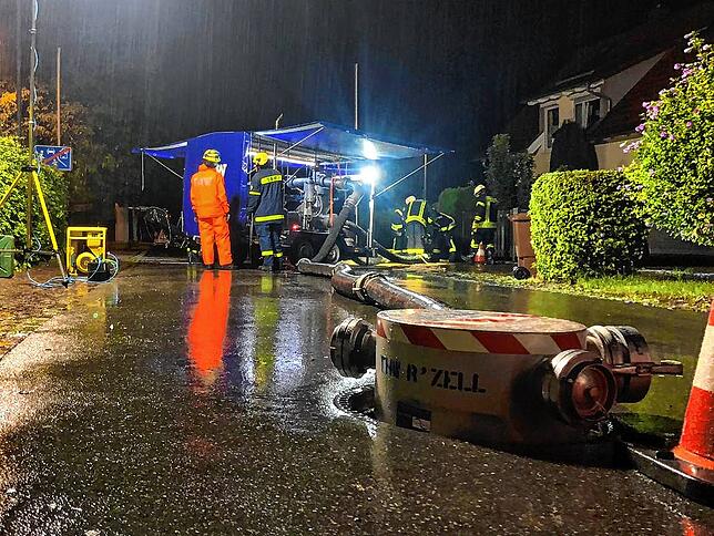 Feuerwehr Bodman-Ludwigshafen und das THW Radolfzell waren in der Nacht auf den 4. August in Ludwigshafen im Einsatz, weil ein Kanal ...