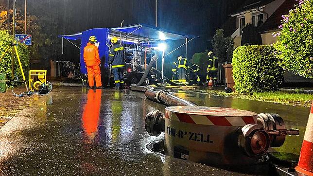 Feuerwehr Bodman-Ludwigshafen und das THW Radolfzell waren in der Nacht auf den 4. August in Ludwigshafen im Einsatz, weil ein Kanal ...