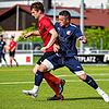 Gut abgeschirmt: Nexhdet Gusturanaj (rechts) stets im Visier von Philipp Jedlicka und der Abwehr des FC Hochrhein. Dennoch setzte sich ...
