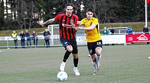 Der FC Königsfeld um Lorenz Spiegelhalter (links), hier in der vergangenen Saison gegen Gutmadingen, will sich im Pokal gegen Radolfzell ...