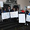 Das gibt es nicht alle Tage: Konstanzer Hoteliers passen die Gemeinderäte vor ihren Fraktionssitzungen wegen der geplanten Bettnesteuer ...