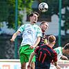 Keinen Sieger hatte das Match zwischen der DJK Donaueschingen (Michael Schmid, links) und dem FC Löffingen (Frank Trenkle). Florian Fast ...