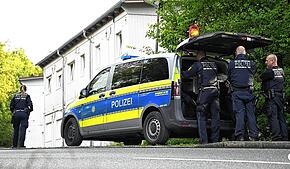 Auf der Suche nach einem flüchtigen Mann hat es in einem Ravensburger Flüchtlingsheim einen größeren Polizeieinsatz gegeben. Auch ...