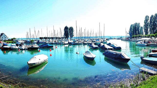 Der Hafen Unteruhldingen im Sommer 2024: Liegeplatzinhaber bezahlen hier ab nächstem Jahr eine geringere pauschale Kurtaxe. Auch andere ...