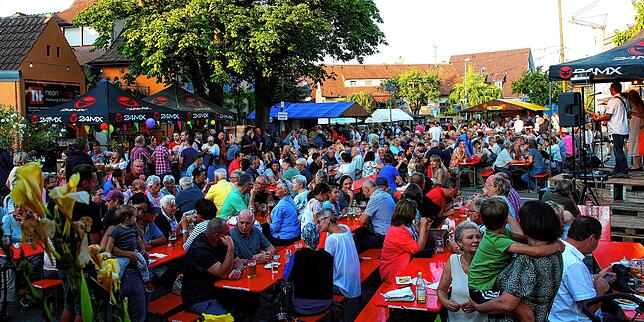 So sieht es aus, wenn in Dingelsdorf gefeiert wird. Eine Aufnahme vom Herbstfest 2019.
