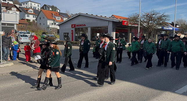 Bild 2: Bermatingen: Die Bilder-Highlights des ausgelassenen Umzugs und der Narrenolympiade!