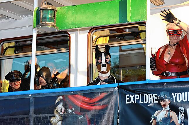 Bild 12: Lack, Leder, Latex! Dieses Spektakel bieten die BDSM-Fans im Konstanzer Hafen