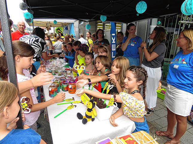 Bild 16: Geisinger in Partylaune: Straßenfest lockt tausende Besucher an