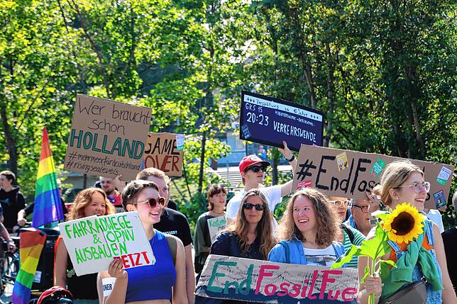 Verschiedene Protestschilder bei der Fridays-for-Future-Demo in Villingen-Schwenningen am Freitag, 15. September.