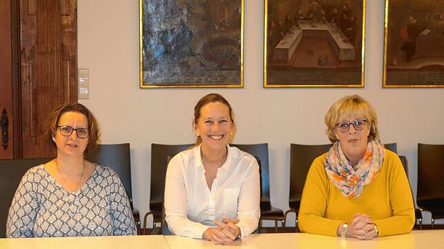 Die drei Engener Gemeinderätinnen Conny Hoffmann (von links), Ines Lutz und Erika Fritschi laden zu einem fraktionsübergreifenden ...