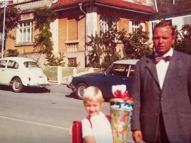 1970: Ein Schnappschuss vom ersten Schultag für Susanne Heiß. Heute kümmert sie sich als Stadträtin im Ratssaal vor allem um die ...