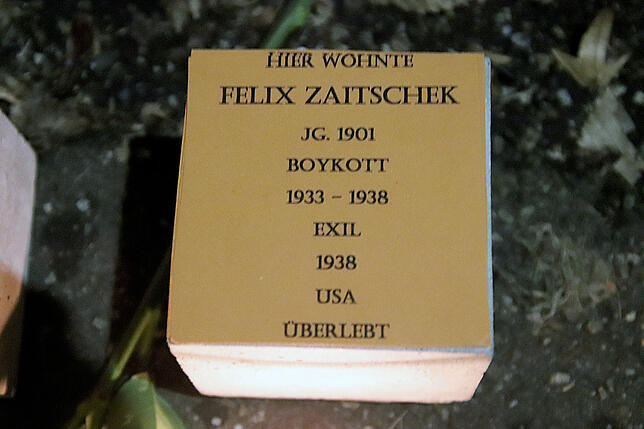 Symbolischer Stolperstein für Felix Zaitschek