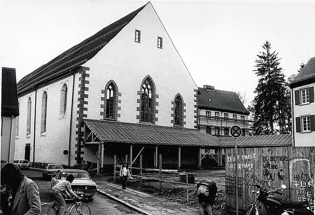 Hier wird der Osiander-Platz hergerichtet. Der Glasanbau kommt später hinzu.