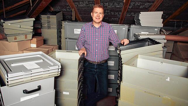 Markus Demmer ist Wahlleiter bei der Singener Stadtverwaltung und damit auch Herr über die Wahlurnen, die im Jahr 2021 häufig gebraucht ...