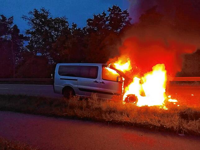 Die Engener Feuerwehr musste unter Atemschutz gegen die Flammen vorrücken.