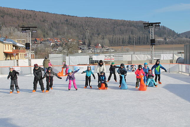 Bild 25: Reger Betrieb auf der Blumberger Eisbahn: Hier sind die schönsten Bilder unseres Fotografen!