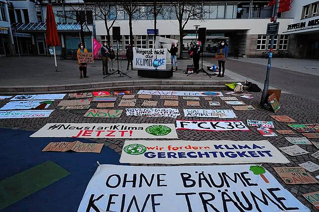 Aktion für mehr Klimaschutz in Friedrichshafen auf dem Buchhornplatz.